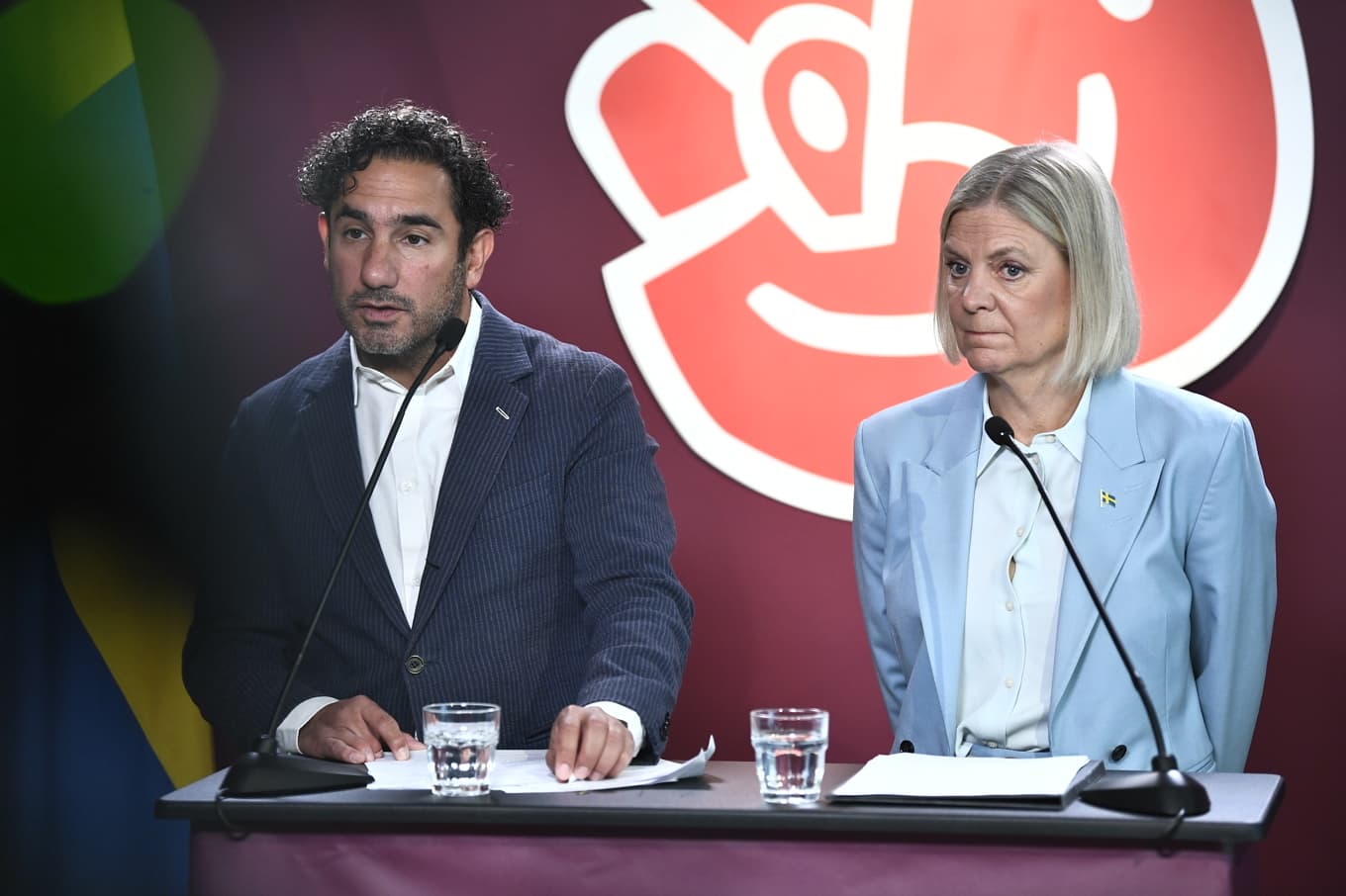 Socialdemokraternas partiledare Magdalena Andersson och partiets arbetsmarknadspolitiska talesperson Ardalan Shekarabi (S). Foto: Lars Schröder/TT