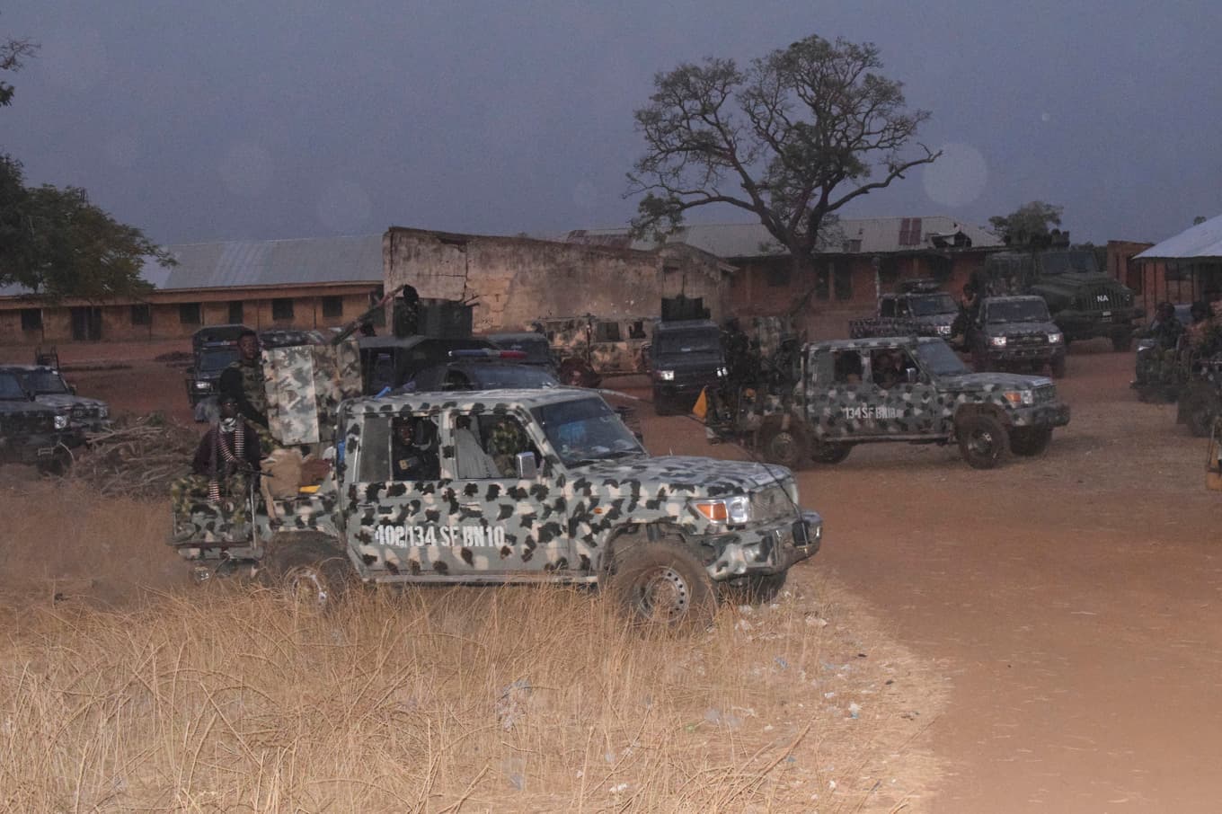 Trots närvaro av polis och militär i olika regioner i Nigeria så lyckas ofta militanta islamistgrupper attackera skolor och religiösa institutioner för att sprida skräck. Arkivbild. Foto: AP/TT