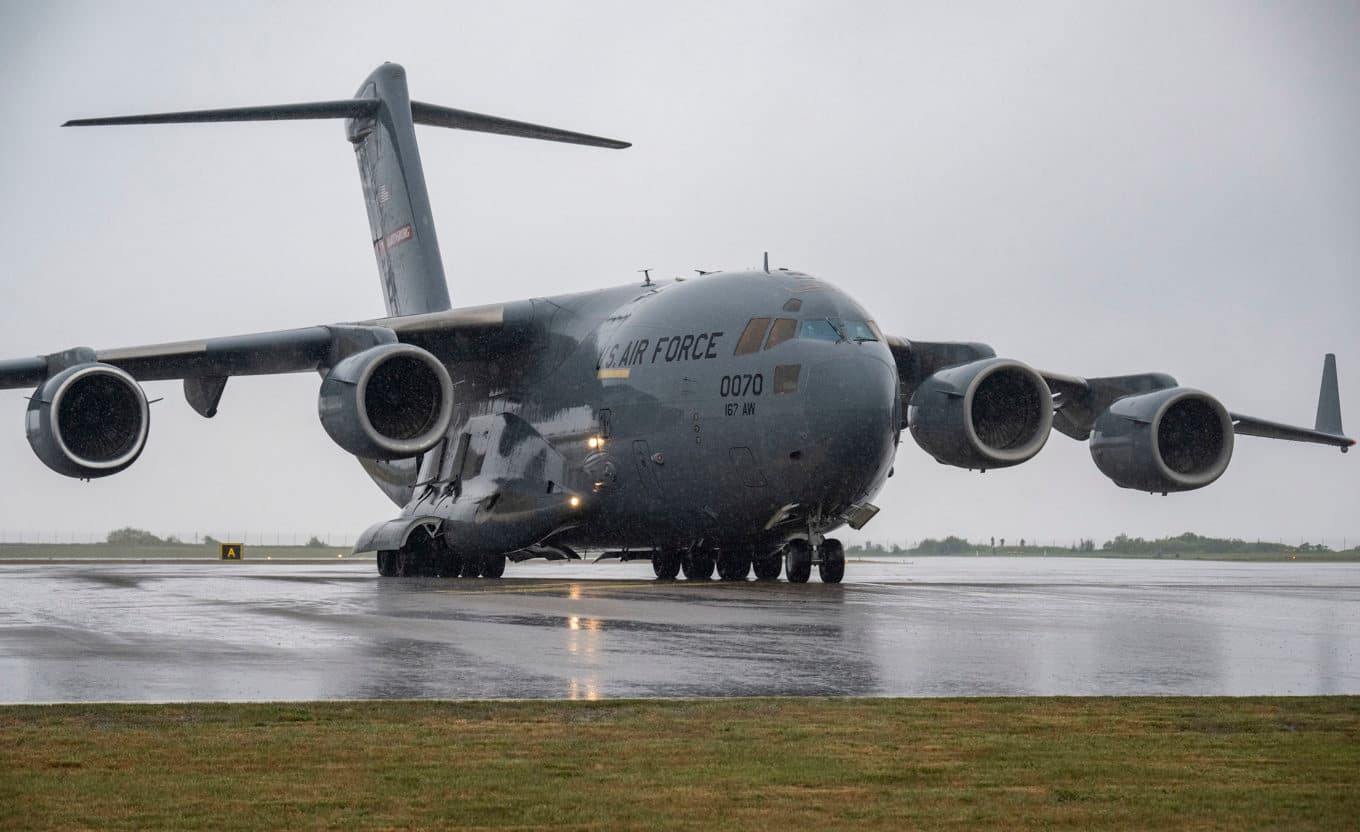 Ett amerikanskt militärplan av typen Boeing taxar på den danska ön Bornholm i samband med en militärövning 2022. Foto: Johan Nilsson/TT