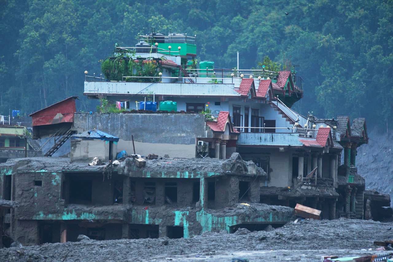 Förödelse efter onsdagens lerskred i distriktet Nuwakot i Nepal. Foto: Niranjan Shrestha/AP/TT