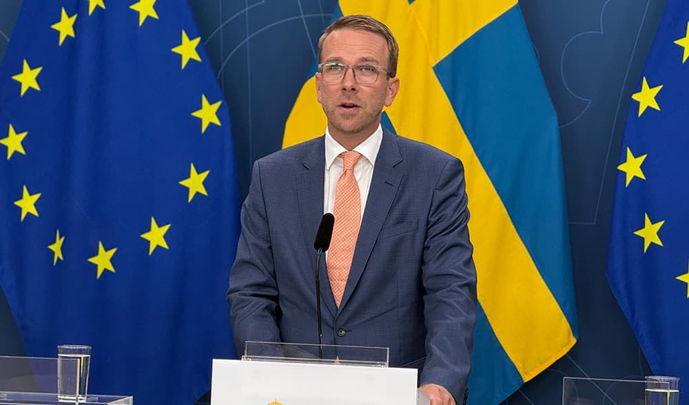 Bostadsminister Andres Carlson (KD) vill förhindra tvångsblandning för att lösa integrationsproblemet. Foto: Staffan Erfors