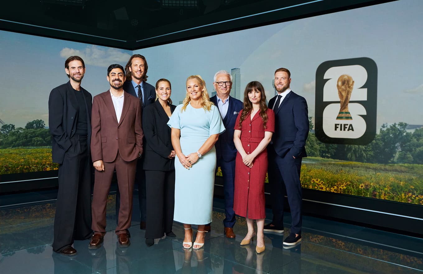 TV4:s Lernström, Fallahi, Olsson, Helin Zibanejad, Brolin, Backe, Blommé och Guidetti. Foto: Elinor Wermeling/TV4