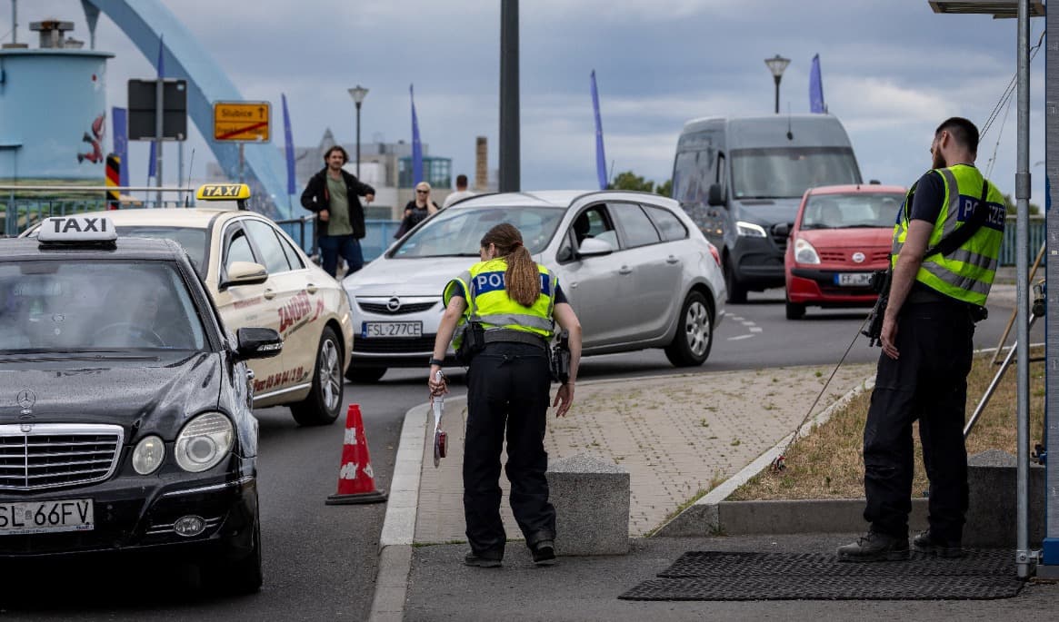Den tyska regeringen vill förlänga de yttre gränskontrollerna. Foto: Wojtek Radwanski/AFP via Getty Images