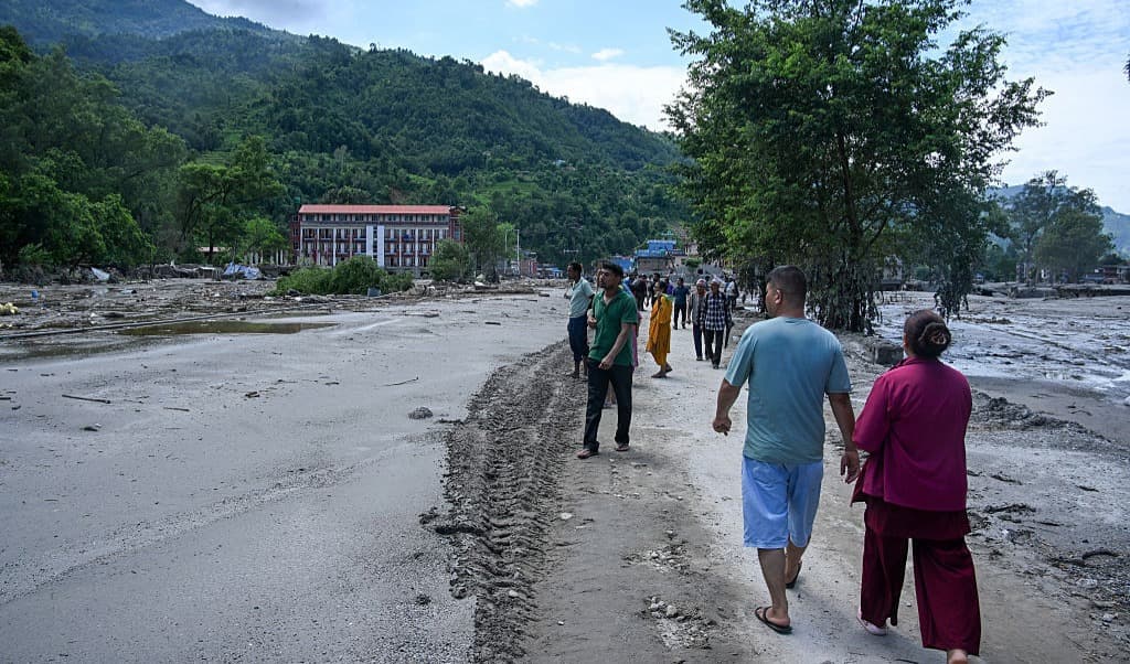Förödelse i nepalesiska Devighat efter lerskredet. Mindre är känt om hur det gått på den kinesiska sidan. Foto: Pralash Mathema / AFP via Getty Images