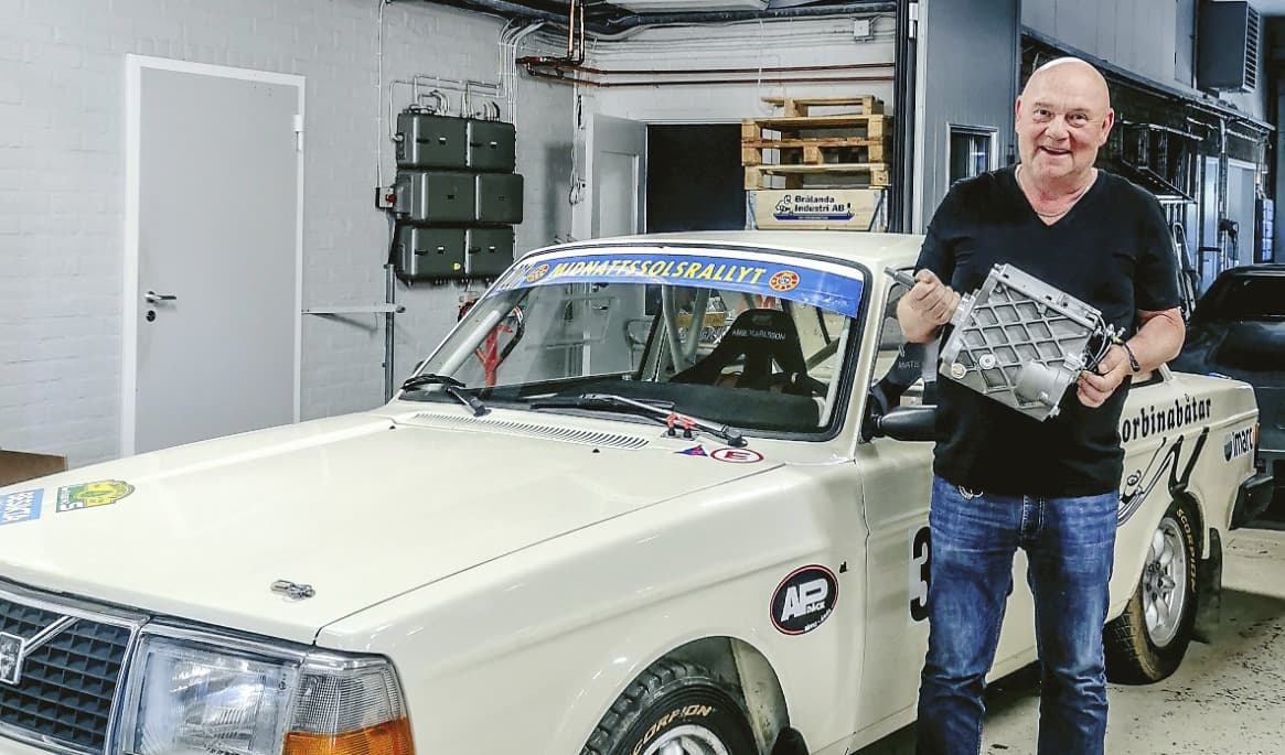Mats är även en välmeriterad rallyförare, med tre SM-guld och ett flertal medaljer. 
I dag kör han en Volvo 240 i historiskt rally. Foto: Ramona Karlsson