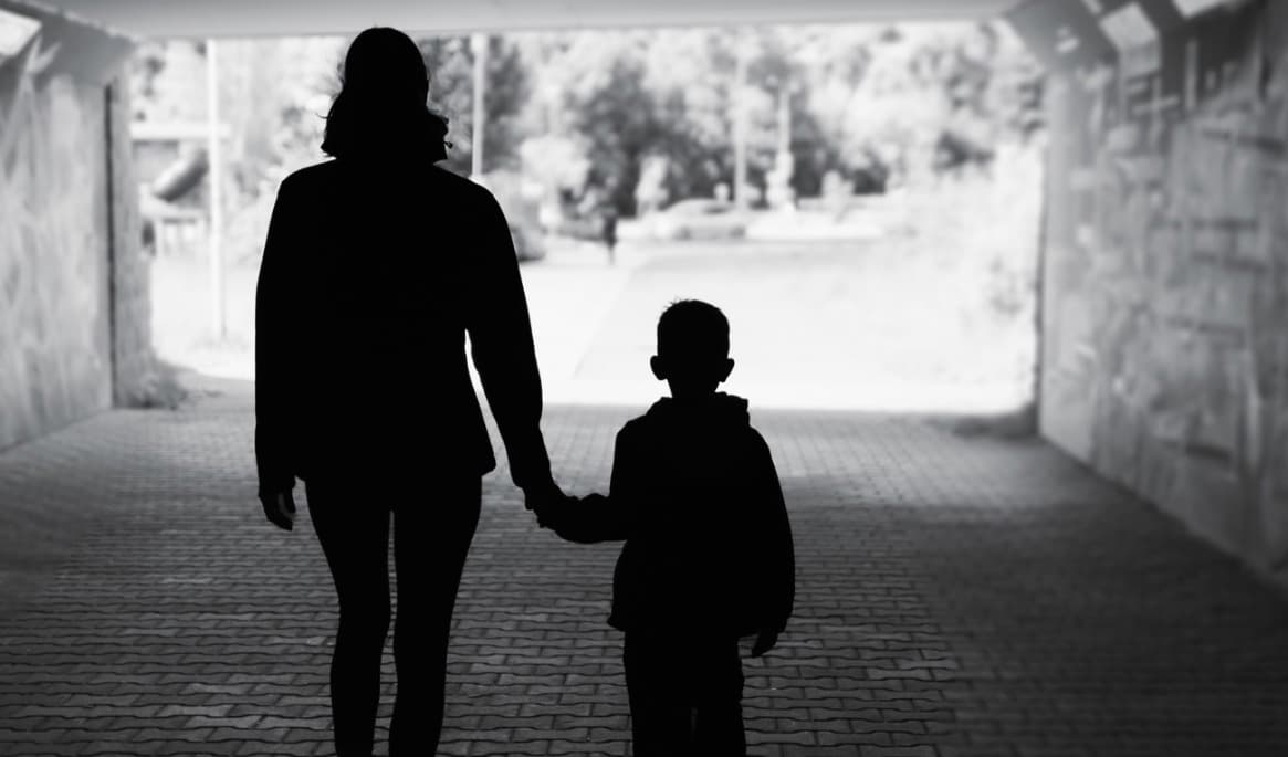 Omhändertagande av barn är en känslig fråga som kan väcka starka känslor gentemot socialtjänsten. Foto: KieferPix/Shutterstock
