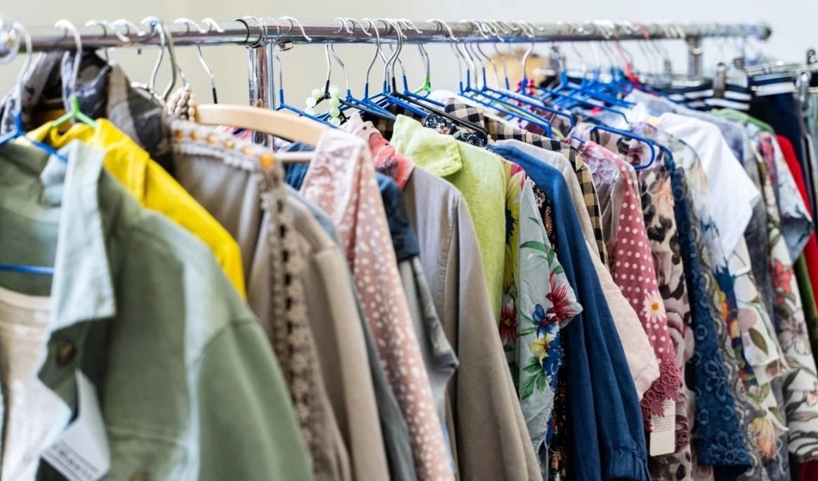Mode står för en stor del av försäljningen av second hand-varor. Foto: Shutterstock