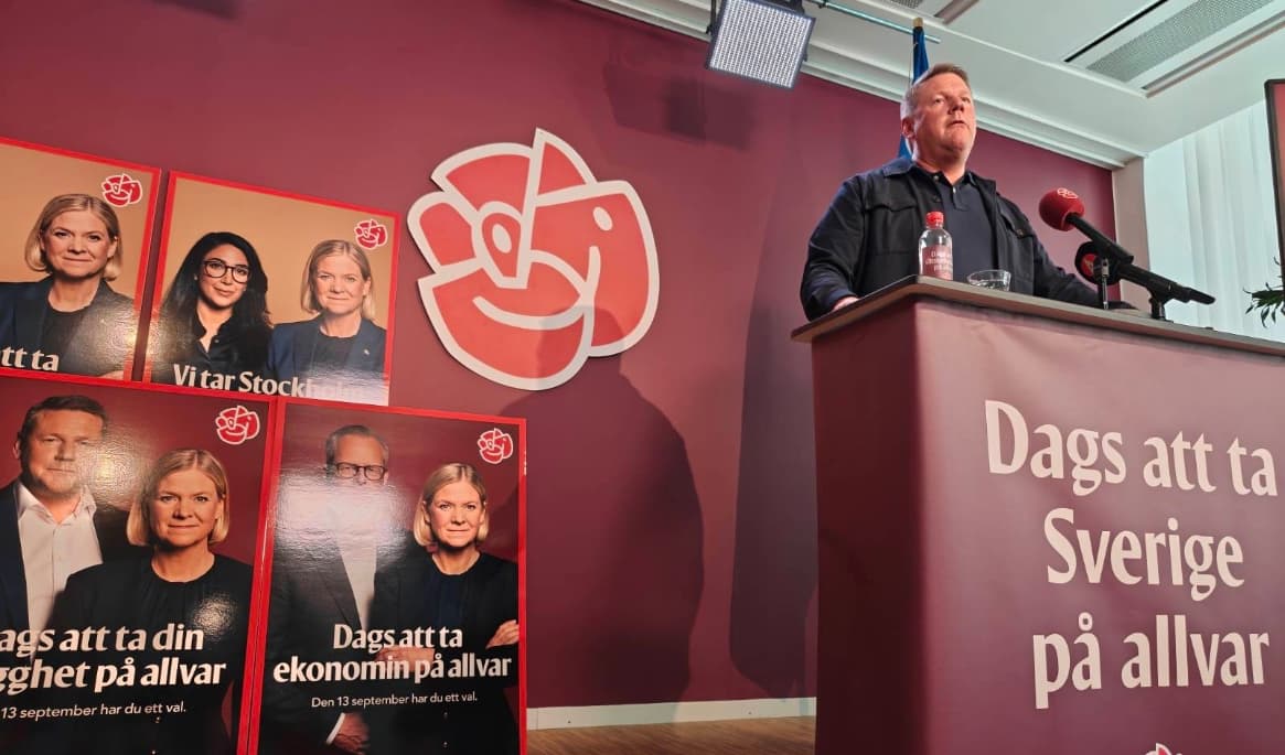 Tobias Baudin (S), partisekreterare, vid presentationen av Socialdemokraternas valkampanj. Foto: Adam Strand