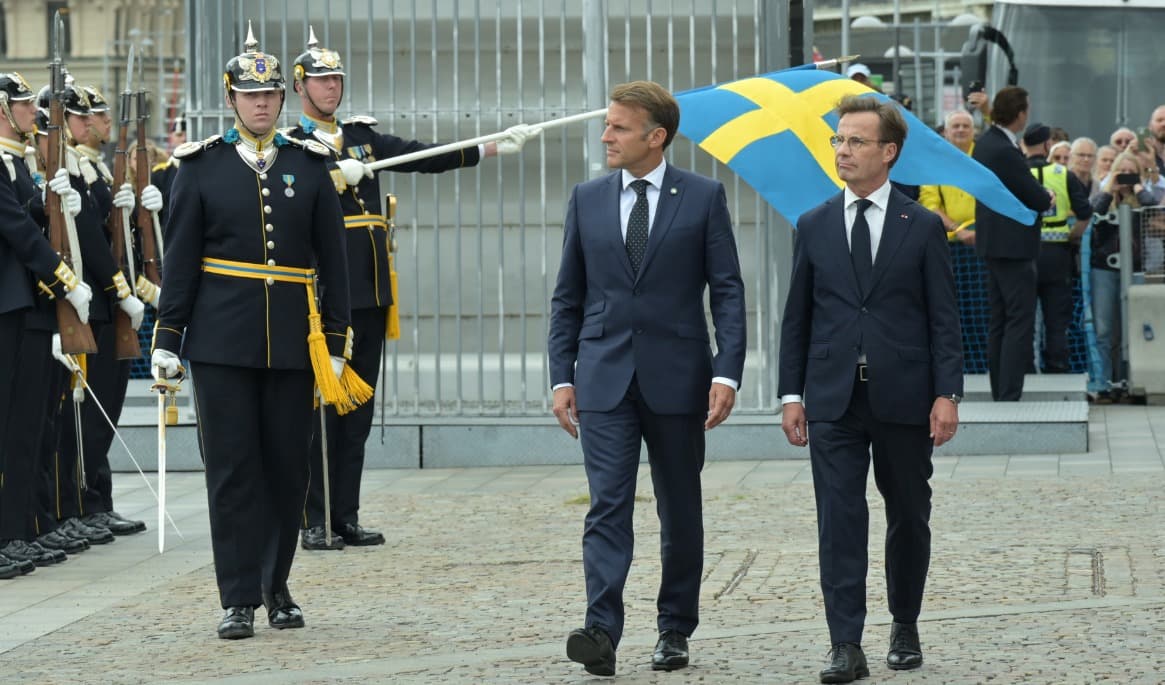 Statsminister Kristersson visar upp Stockholm för president Macron innan de bevittnar undertecknandet av jätteaffären. Foto: Adam Strand