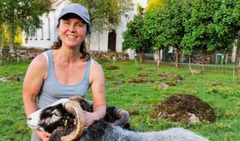 Civilingenjören Maria Vemdal från Ulricehamn frågar sig varför delar av veterinärkåren reagerade så kraftigt på indikationer om att infraljud från vindkraftverk kan påverka djur. Foto: Privat