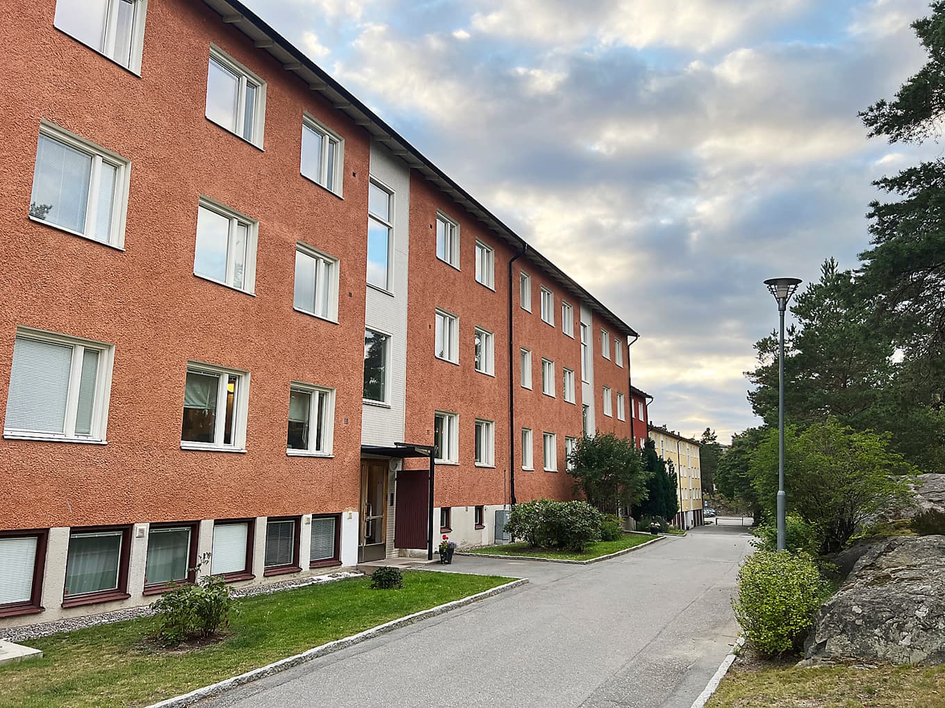 Bostad och trygghet hör till de mest grundläggande behoven. När inte ens dessa säkras börjar samhällskontraktet luckras upp. Foto: Sofia Drevemo