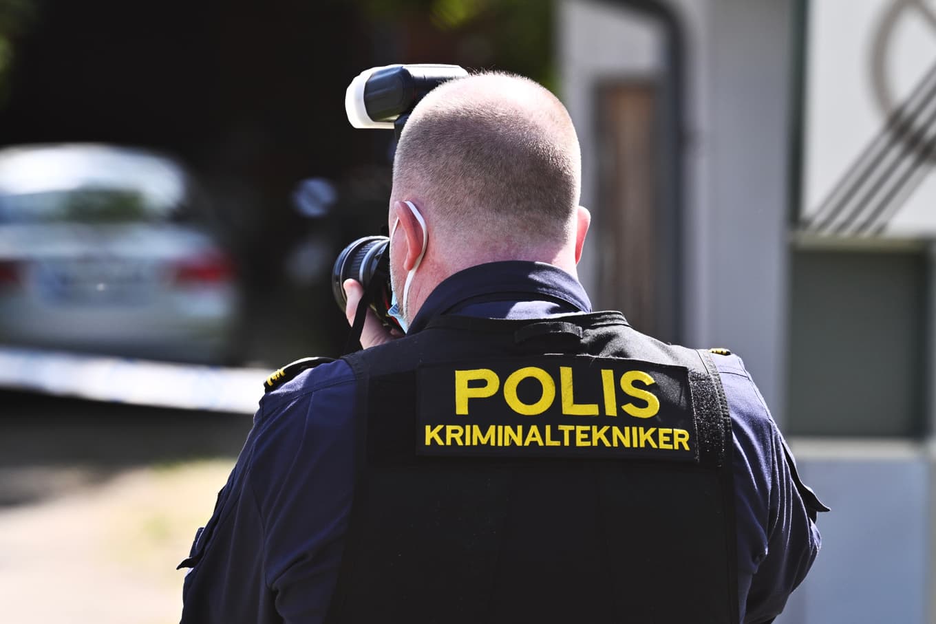 Polisens kriminaltekniker vid brottsplatsen i Älvsjö den 23 maj i år. Foto: Claudio Bresciani/TT