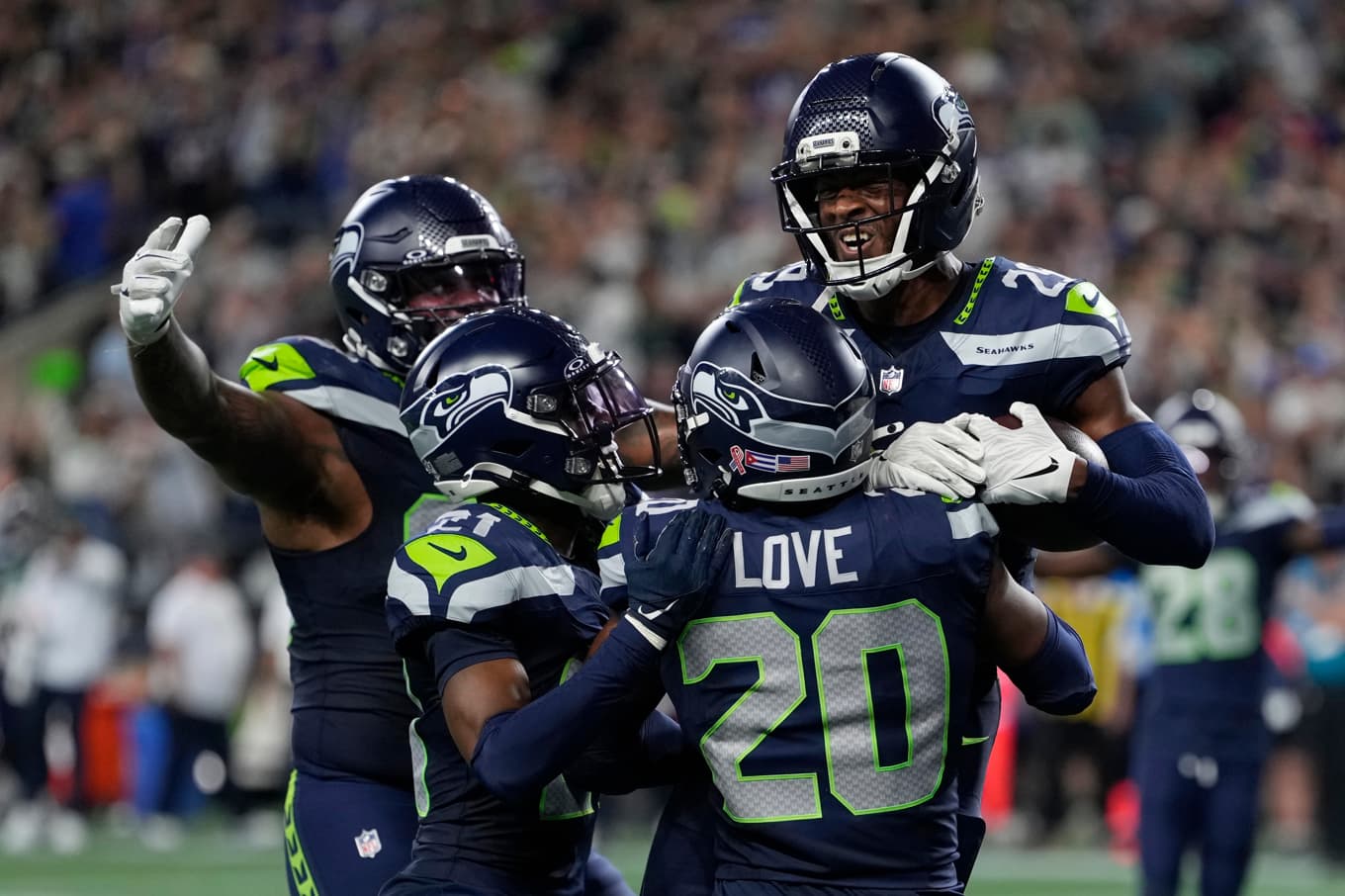 Seattle Seahawks firar i säsongens första match. Foto: Stephen Brashear/AP/TT
