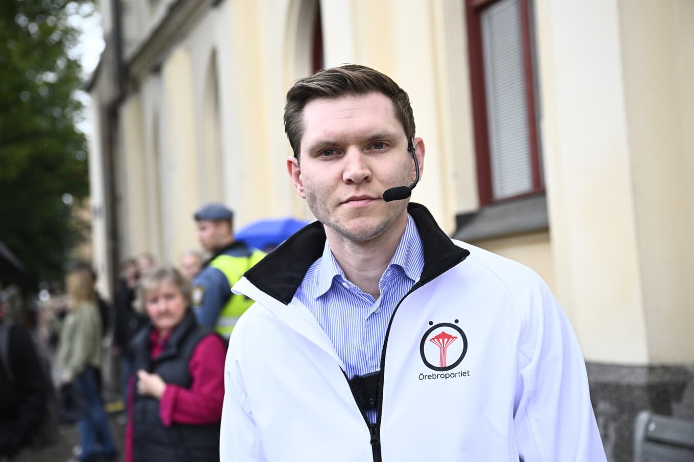 Örebropartiets partiledare Markus Allard (ÖP) fotad i samband med en debatt  Stortorget i Örebro i september. Foto: Fredrik Sandberg/TT