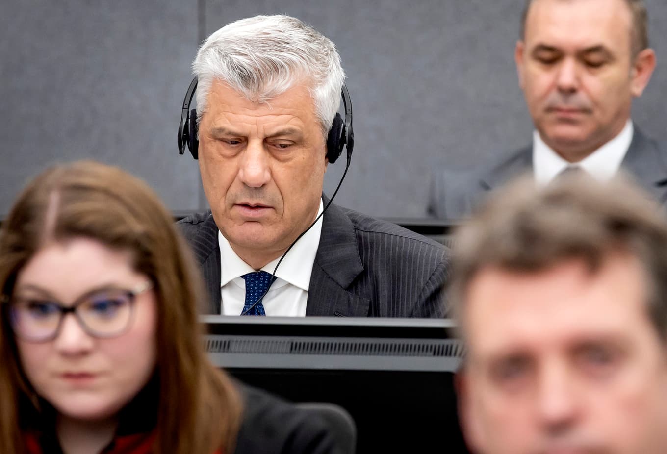 Kosovos tidigare ledare Hashim Thaçi under rättegången i Haag 2023. Foto: Koen van Weel/AP/TT