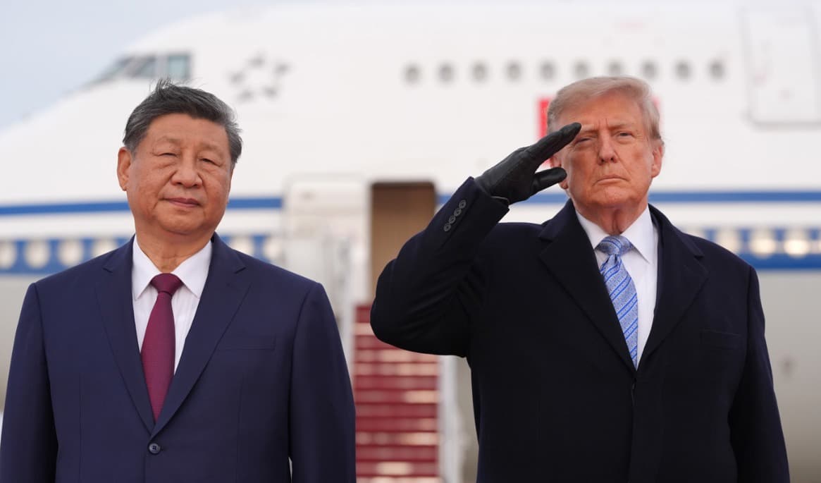 Xi Jinping och Donald Trump under välkomstceremonin vid Xis ankomst till USA. Foto: Alex Brandon/AP/TT