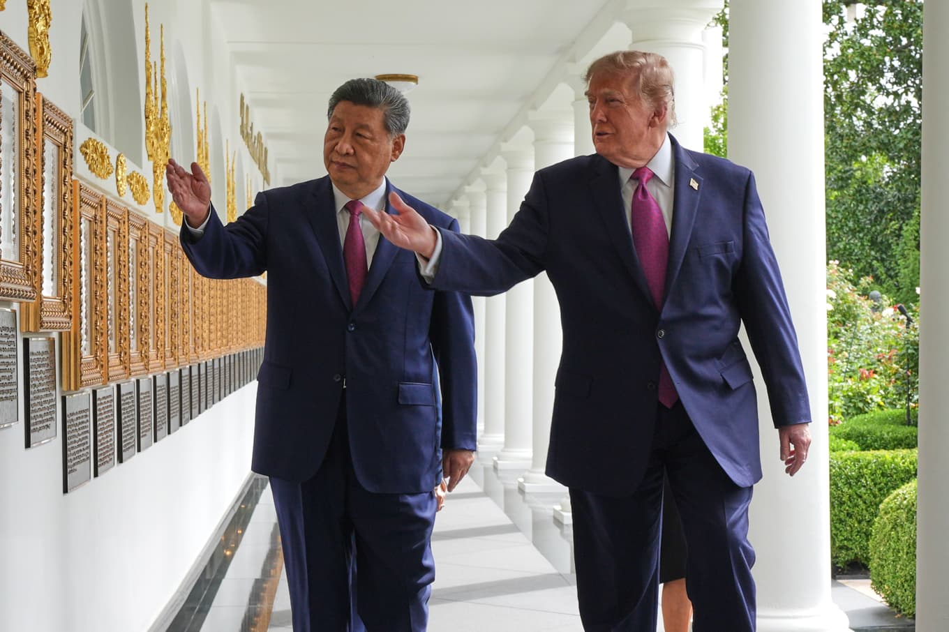 Donald Trump och Xi Jinping samtalade bakom stängda dörrar i en och en halv timme. De verkar inte ha kommit fram till något, men utåt gav de uttryck för en spirande vänskap. Foto: Jacquelyn Martin/AP/TT