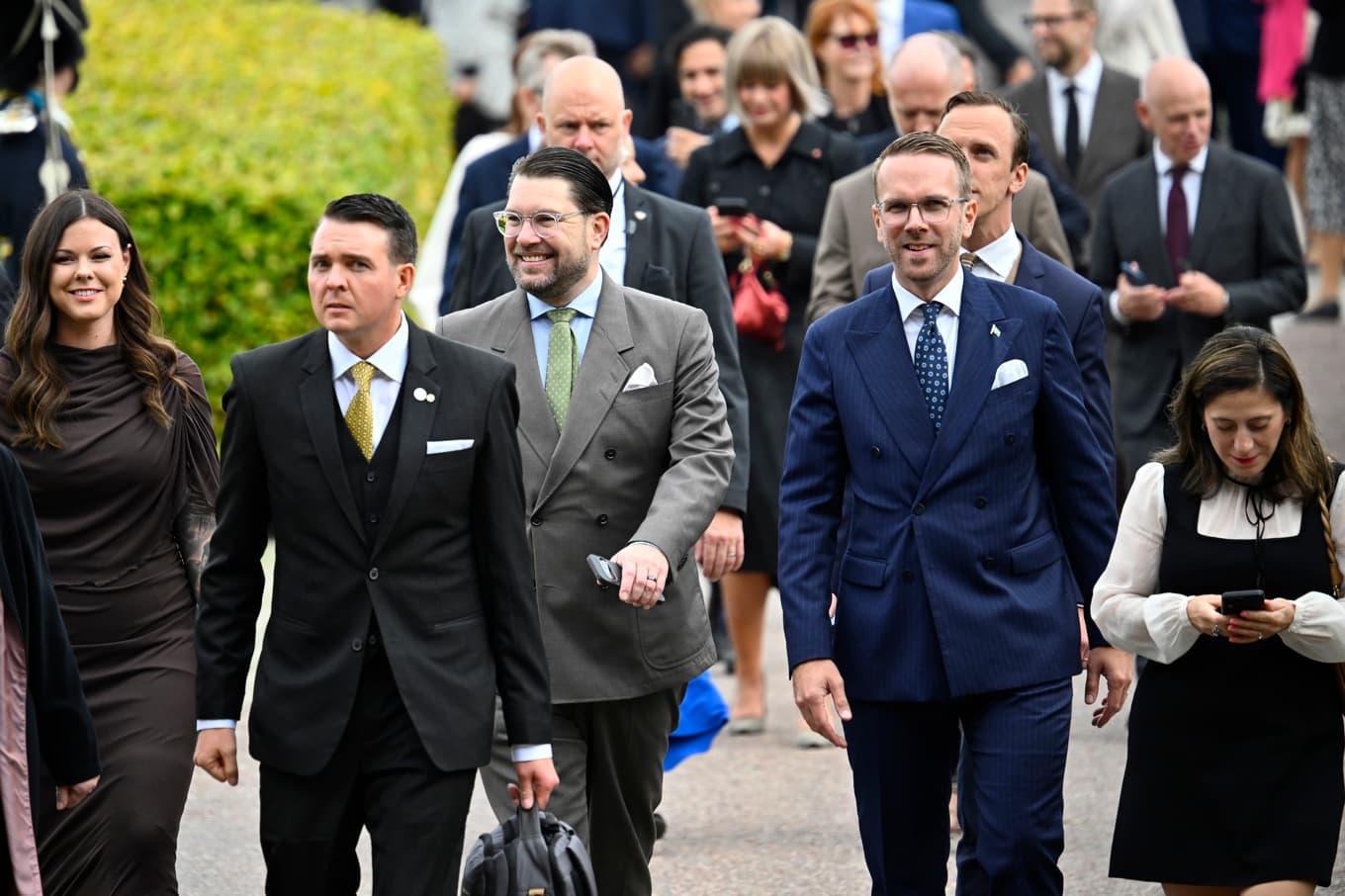 Sverigedemokraternas partiledare Jimmie Åkesson (SD) och Andreas Carlson (KD) anländer till Riksplan med anledning av Riksmötets öppnande. Foto: Anders Wiklund/TT