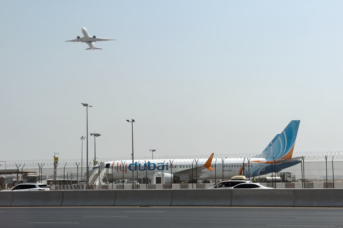 Ett plan från emiratiska Flydubai fick vända på väg mellan Dubai och Tel Aviv i Israel efter handgemäng mellan piloterna. Foto: AP/TT