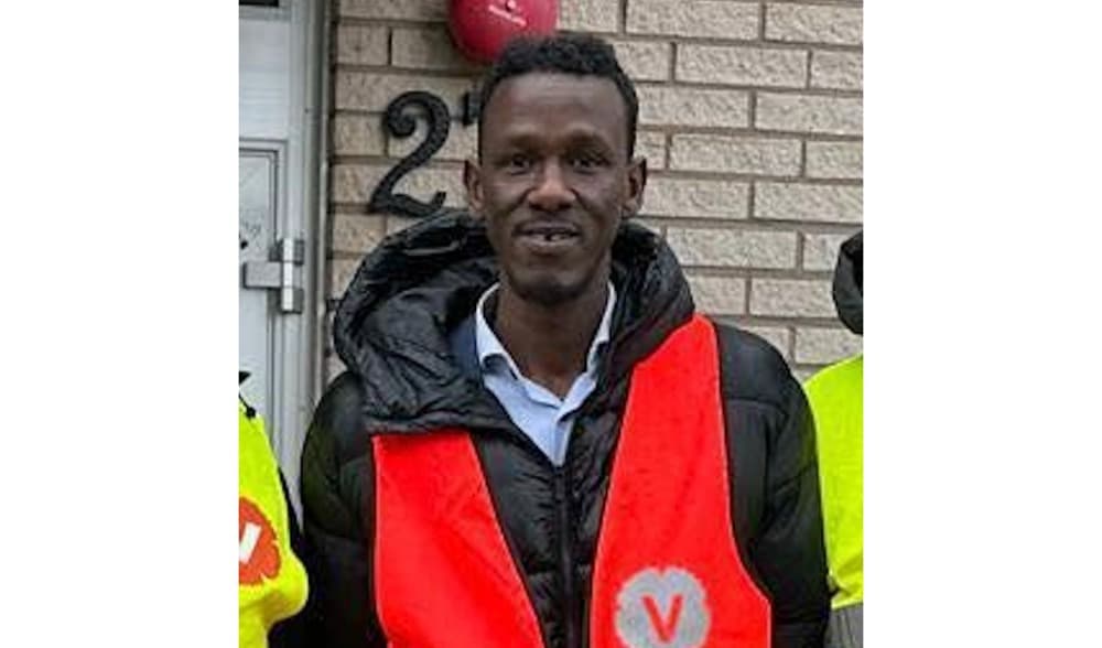 Ahmed Abas Omar står på sjätte plats på Vänsterpartiets valsedel i Borlänge men är på väg att kryssa sig förbi toppnamnet. Han är dömd för narkotikabrott vid fyra tillfällen. Foto: Facebook