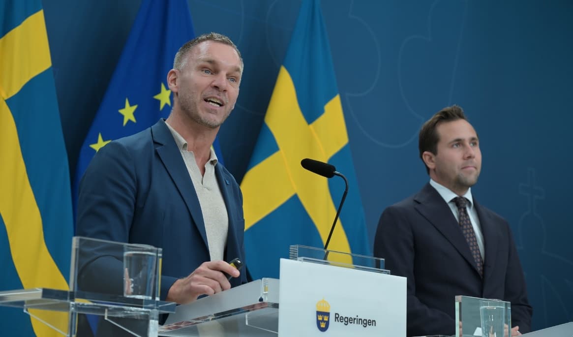 Erik Slottner (KD), civilminister och Benjamin Dousa (M), bistånds- och utrikeshandelsminister. Foto: Adam  Strand