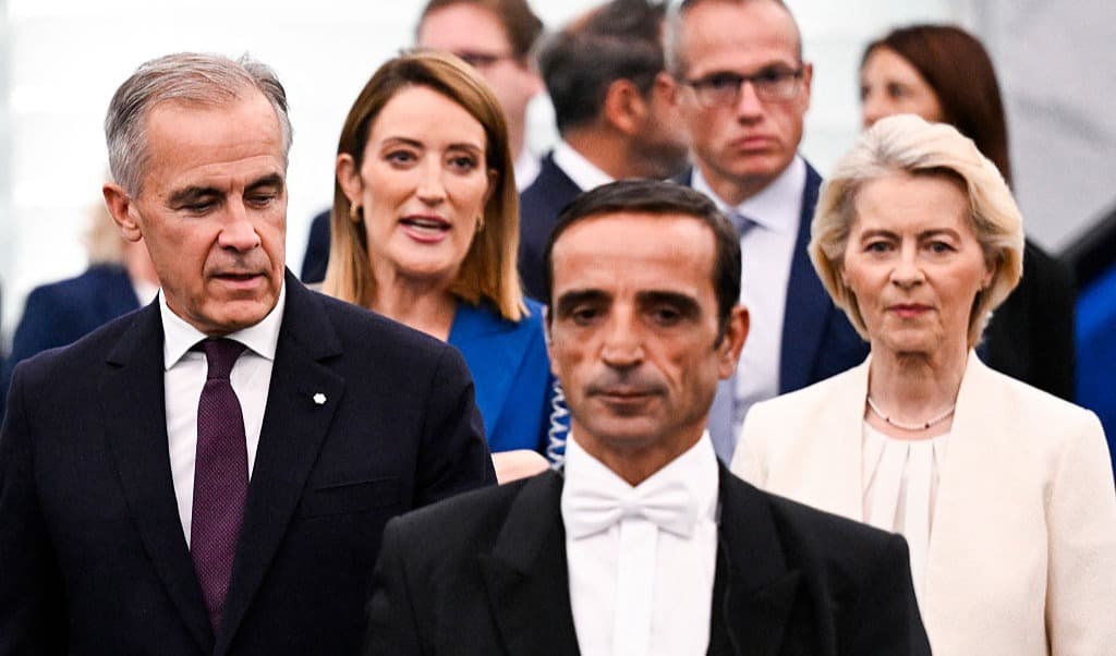 Kanadas premiärminister Mark Carney (längst till vänster) och EU-kommissionens ordförande Ursula von der Leyen (längst till höger) under den förstnämndes besök i Strasbourg. Foto: Jean-Christophe Verhaegen / AFP via Getty Images