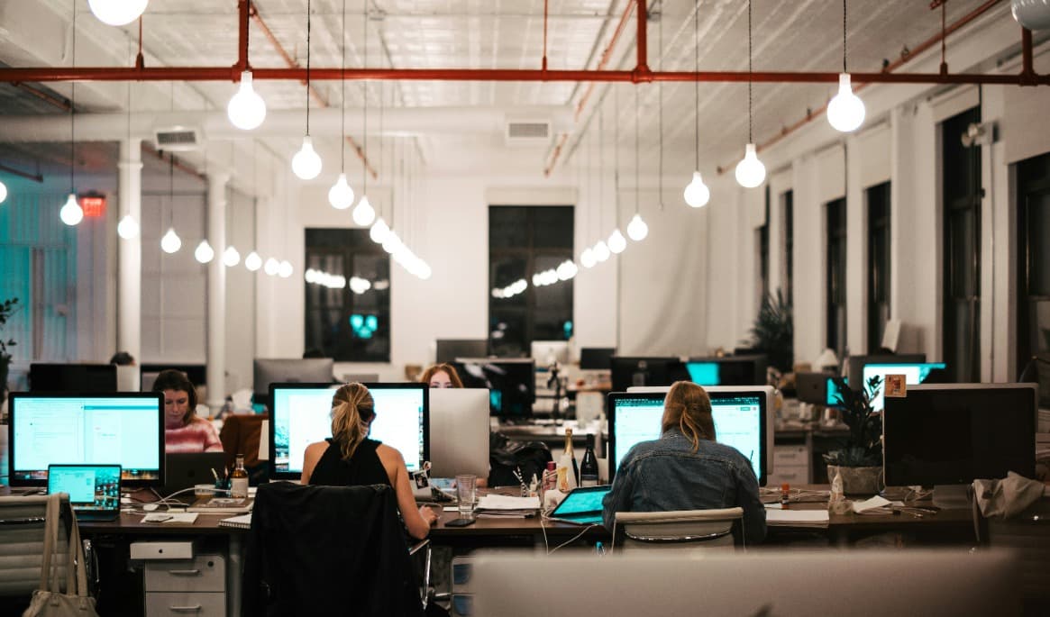 Många nya företag, däribland inom branschen programmering och informationstjänster, startades under det andra kvartalet. Foto: Israel Andrade