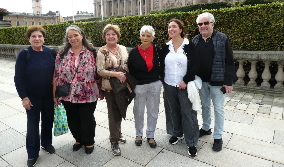 De sex chilenska turisterna visste om att det snart är val i Sverige men de var mer intresserade av att diskutera Augusto Pinochets militärdiktatur i Chile. Foto: Marianne Pihl