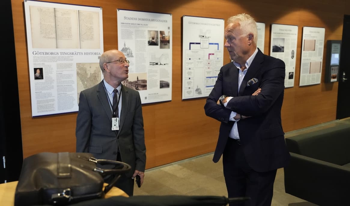 Åklagaren James von Reis och kaptenens försvarare Taavi Tuula i Göteborgs tingsrätt. Medan åklagaren är nöjd med den fällande domen öppnar kaptenens försvar för att överklaga. Foto: Björn Larsson Rosvall/TT
