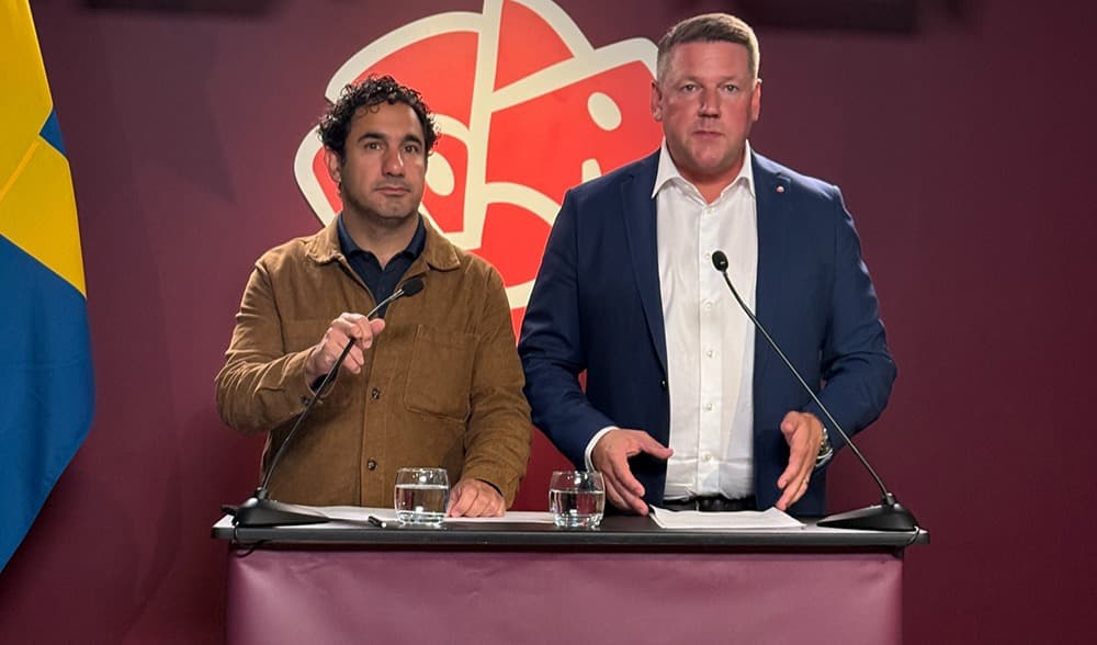Ardalan Shekarabi och Tobias Baudin berättade om Socialdemokraternas jobbsatsning för unga. Foto: Staffan Erfors