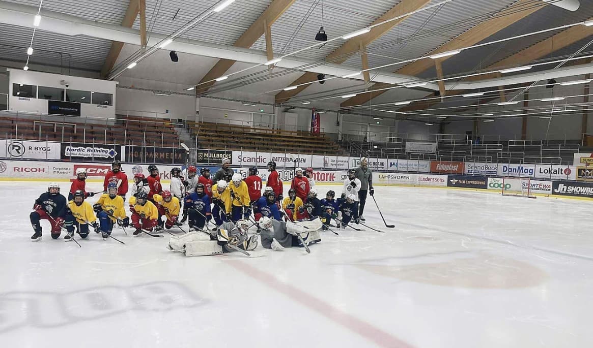 Hockey kan bli dyrt för många föräldrar. Foto: Privat