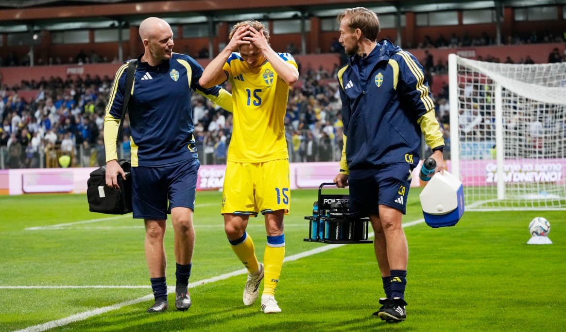 Carl Starfelt tvingades lämna matchen skadad. Foto: Jonas Ekströmer/TT
