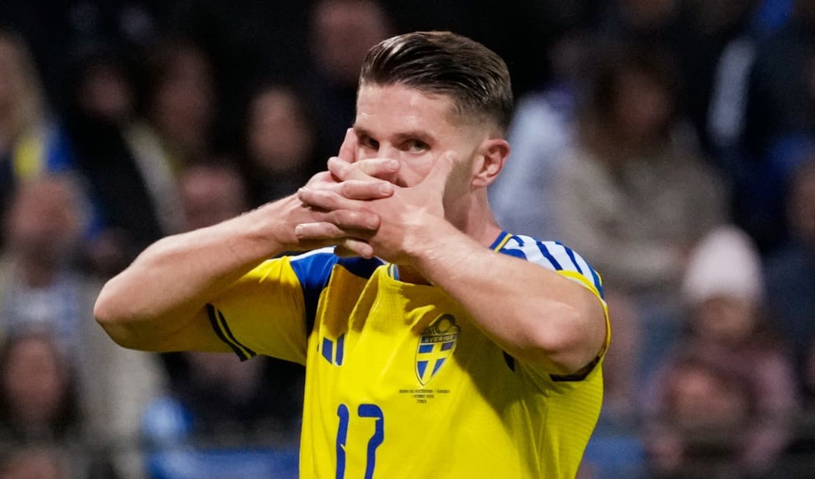 Sveriges Viktor Gyökeres firar sitt mål, 0-1 mål. Han har gjort mål i sex raka matcher i Nations League. Foto: Jonas Ekströmer/TT