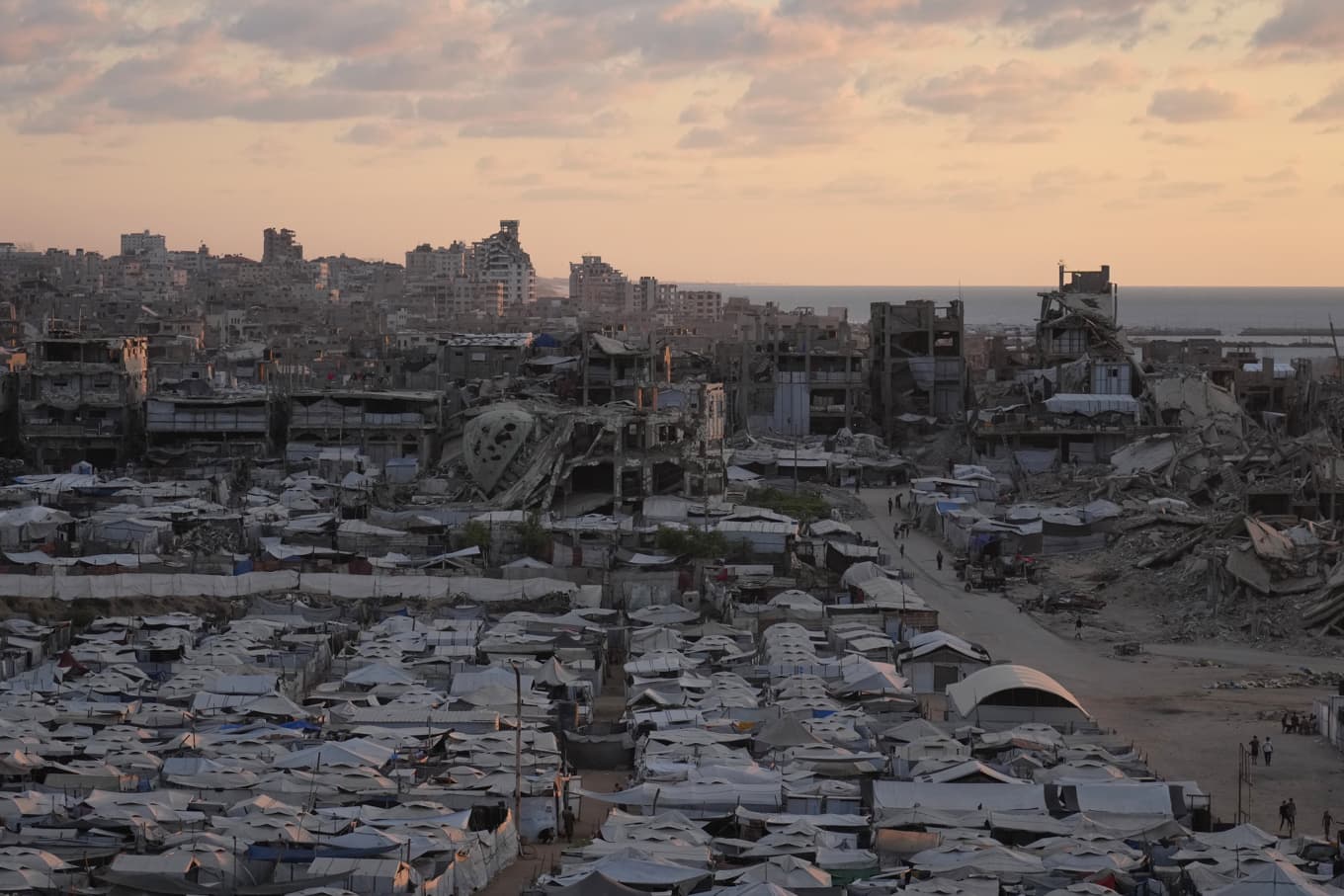 Ett tältläger i Gaza stad fotograferat i slutet av september. Foto: Jehad Alshrafi/AP/TT