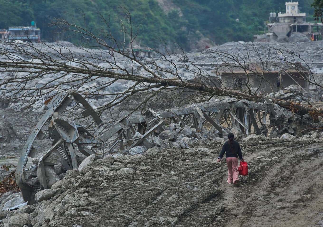 Tusentals människor saknas fortfarande efter katastrofen i Nepal. Arkivbild. Foto: Niranjan Shrestha/AP/TT