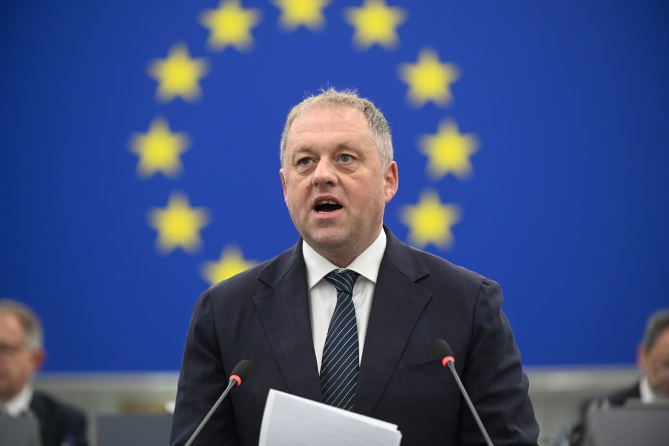 Irlands EU-minister Thomas Byrne i ett tal inför EU-parlamentet i Strasbourg i tisdags. Foto: Pascal Bastien/AP/TT