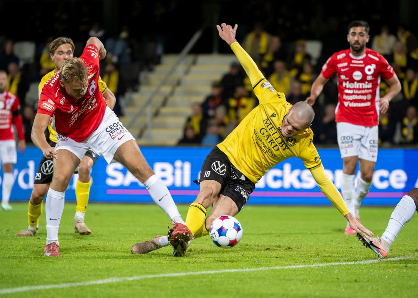 Jämn bottenmatch. Det blev 1–1 mellan Mjällby och Degerfors. Foto: Johan Nilsson/TT