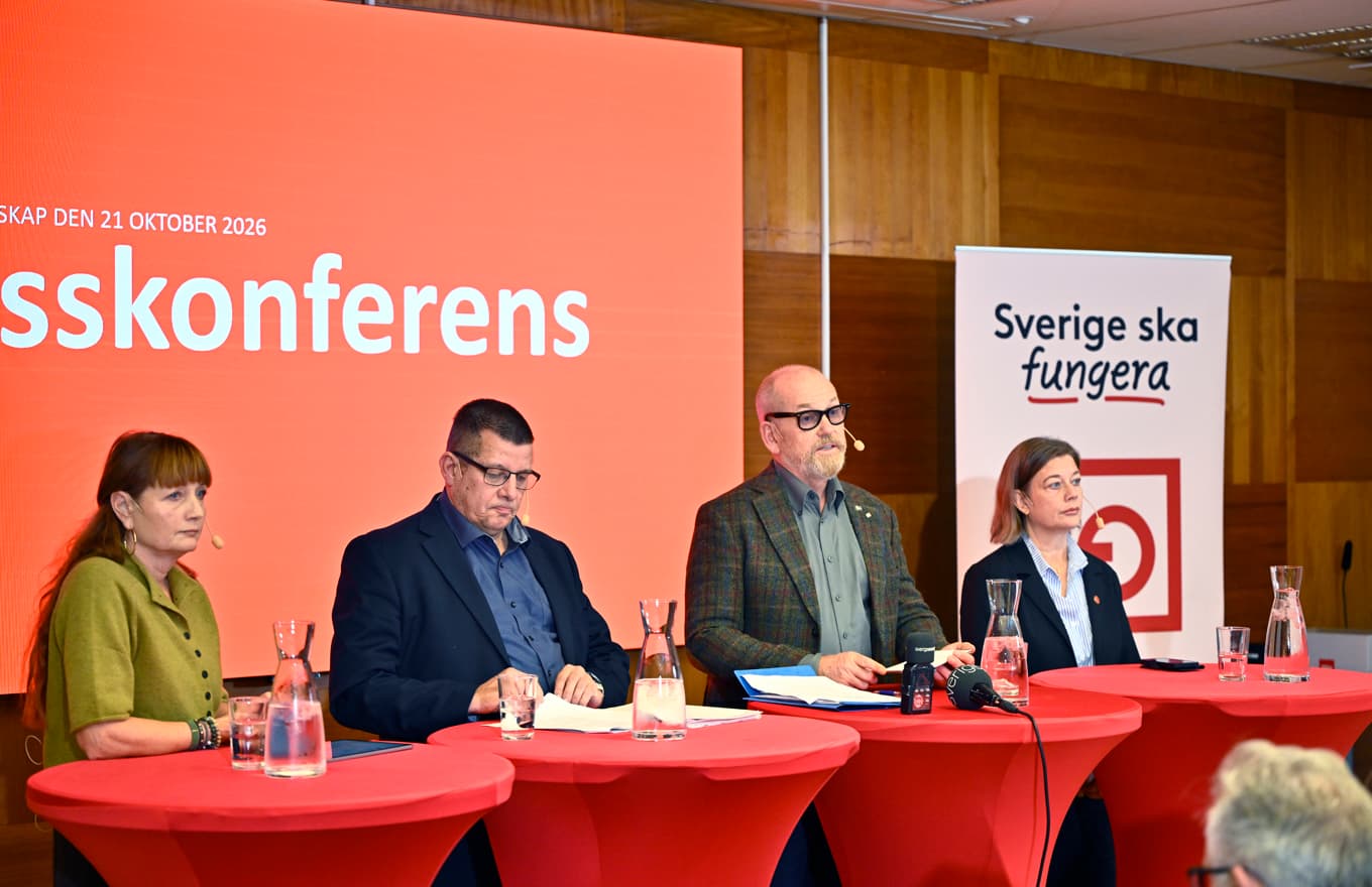 IF Metalls ordförande Marie Nilsson, LO:s avtalssekreterare Veli-Pekka Säikkälä, LO:s ordförande Johan Lindholm och Kommunals ordförande Malin Ragnegård under en pressträff efter att LO hållit ett representantskapsmöte. Foto: Martin Pahlmblad/TT