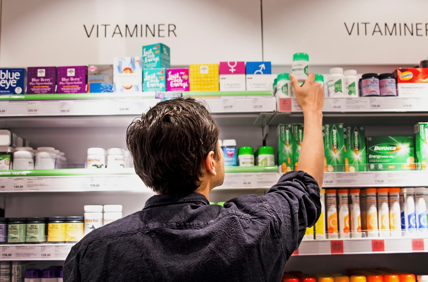 Bland konsumenter som använder kosttillskott uppger fler än en av fem att de inte ser några risker med användningen. Experter varnar dock för att höga doser av vissa ämnen kan orsaka hälsoproblem. Foto: Isabell Höjman/TT