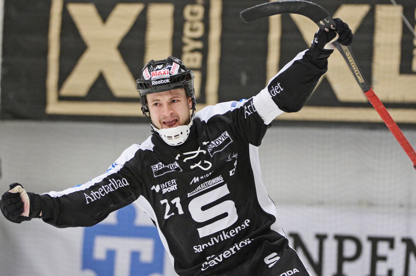 Ung som äldre, bilden av Christoffer Edlund som lycklig målskytt känns igen efter alla säsonger i bandyns finrum. Foto: Henrik Montgomery/TT