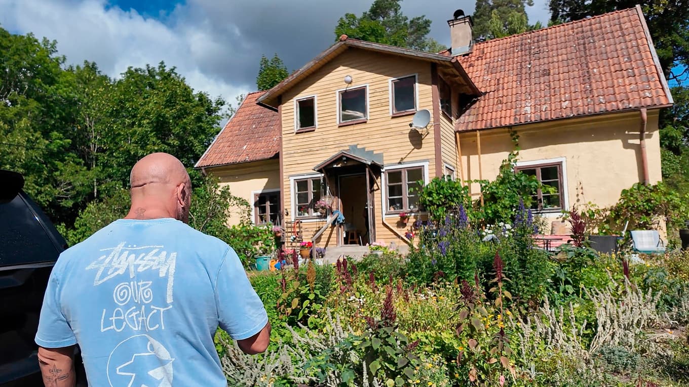 Huset som familjen har haft i flera generationer. Nu förnyas avtalet ett år i taget. Foto: Roger Sahlström
