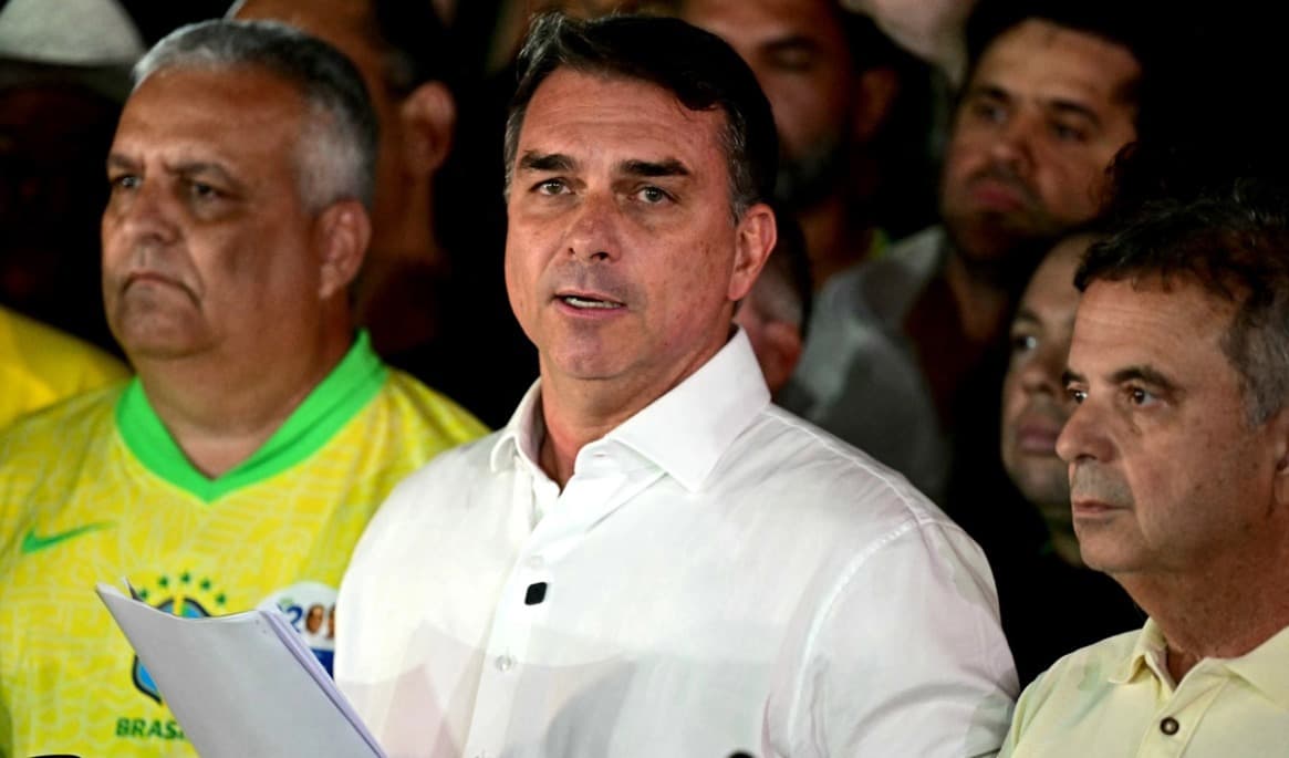 Senatorn och presidentkandidaten Flávio Bolsonaro i Brasiliens huvudstad Brasilia, efter den andra valomgången, den 25 oktober. Foto: Pablo Porciuncula/AFP via Getty Images