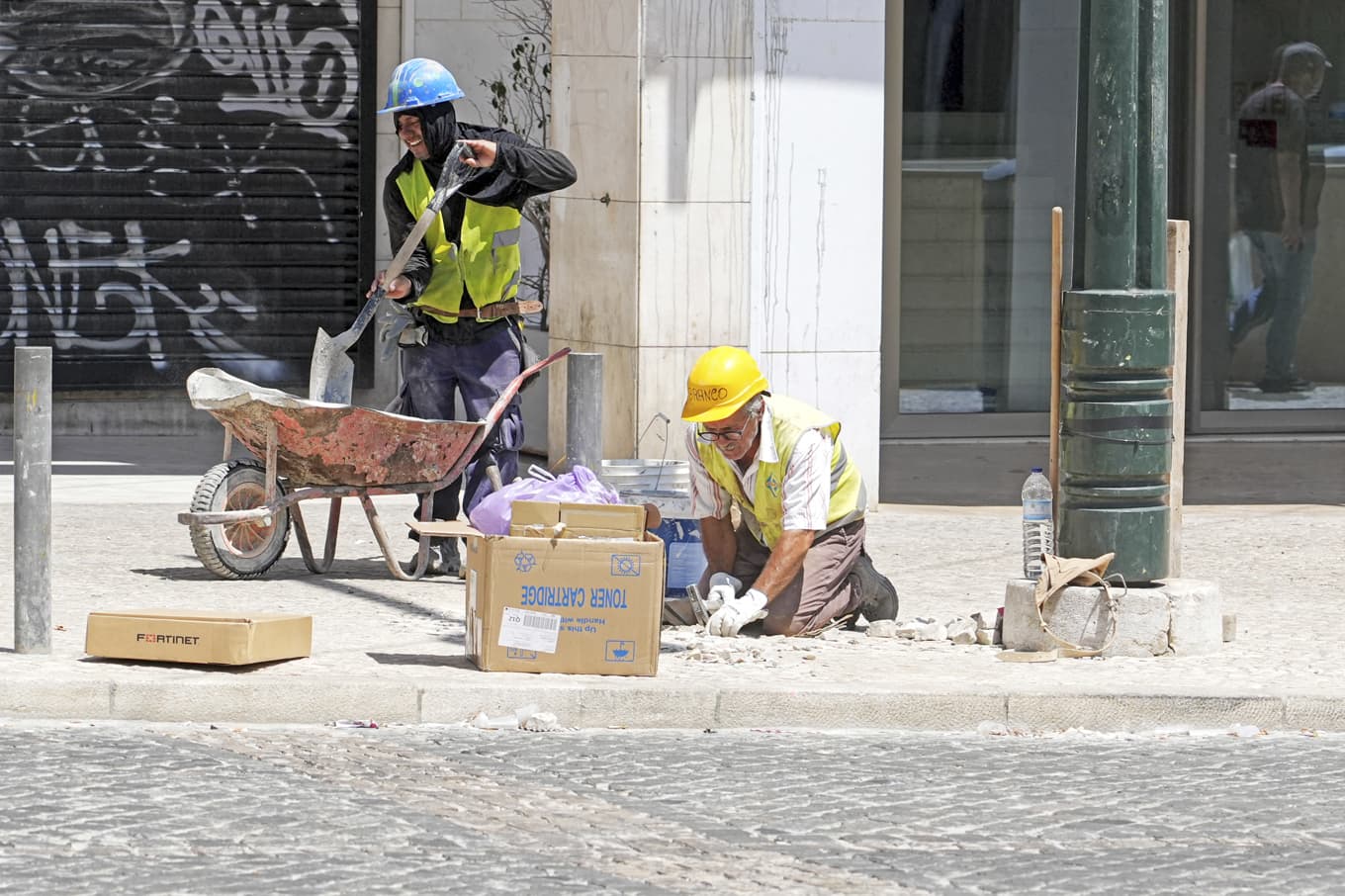 Minimilönen i Portugal är 920 euro brutto per månad och betalas 14 gånger per år, totalt 12 880 euro (144 000 kronor) per år. Foto: Nicolas Guyonnet/Hans Lucas/AFP via Getty Images