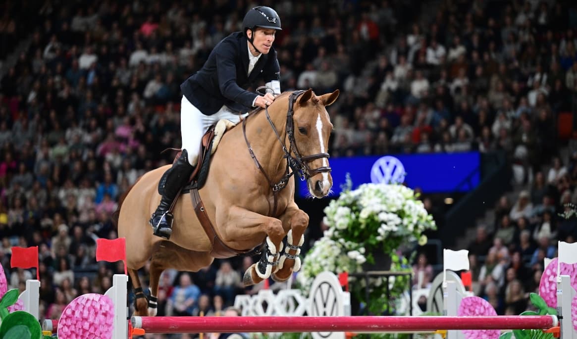 Henrik von Eckermann och King Edward vid världscuphoppningen i Scandinavium 2024. Foto: Björn Larsson Rosvall/TT