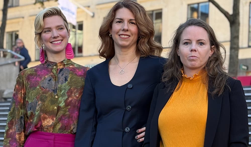Cindy Falquet Lindh (MP), Emilia Bjuggren (S) och Alexandra Mattsson (V) ska styra Stockholm stad framöver. Foto: Staffan Erfors
