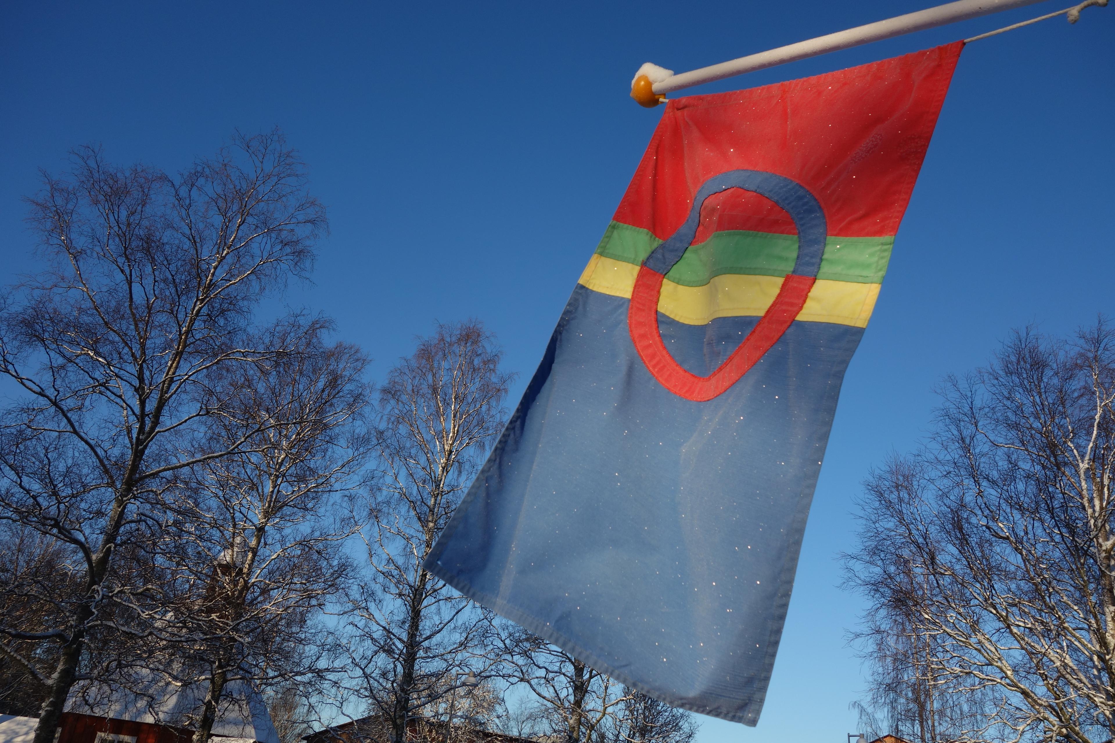 Lördag den 6 februari firas Samefolkets dag. Den samiska flaggan i de traditionella färgerna visar var dagen uppmärksammas. (Foto: Eva Sagerfors/Epoch Times Sverige)