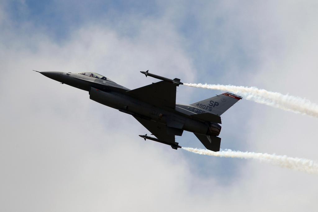 USA planerar att sälja upp till åtta Lockeheed Martin F-16 till Pakistan. (Foto: Francois Mori/AP/TT)