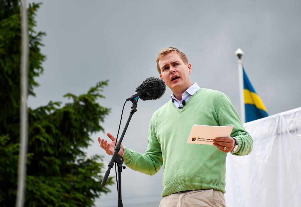 Miljöpartiets språkrör Gustav Fridolin sommartalade för femte gången i uppväxtens skånska Vittsjö. (Foto: Emil Langvad/TT)