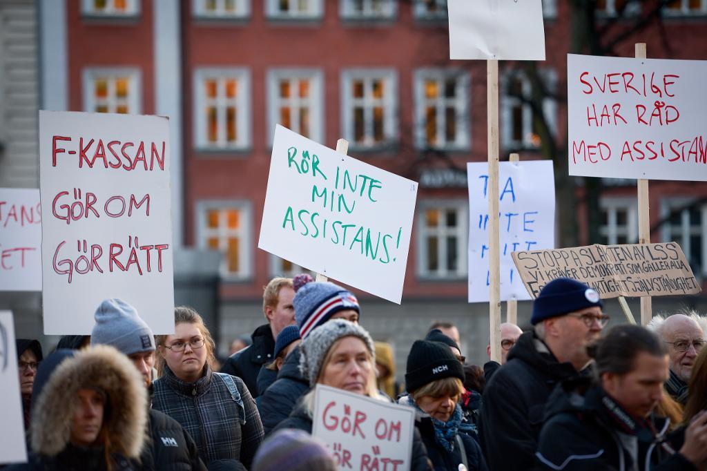 En av de manifestationer som arrangerades på internationella funktionshindersdagen. (Foto: Janerik Henriksson/TT-arkivbild)