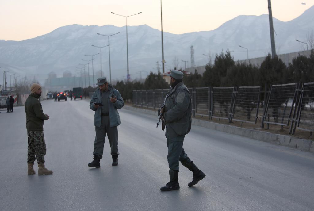 Medlemmar i de afghanska säkerhetsstyrkorna i huvudstaden Kabul. (Foto: Rahmat Gul/AP/TT)